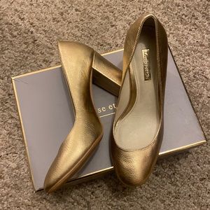 Gold metallic pump